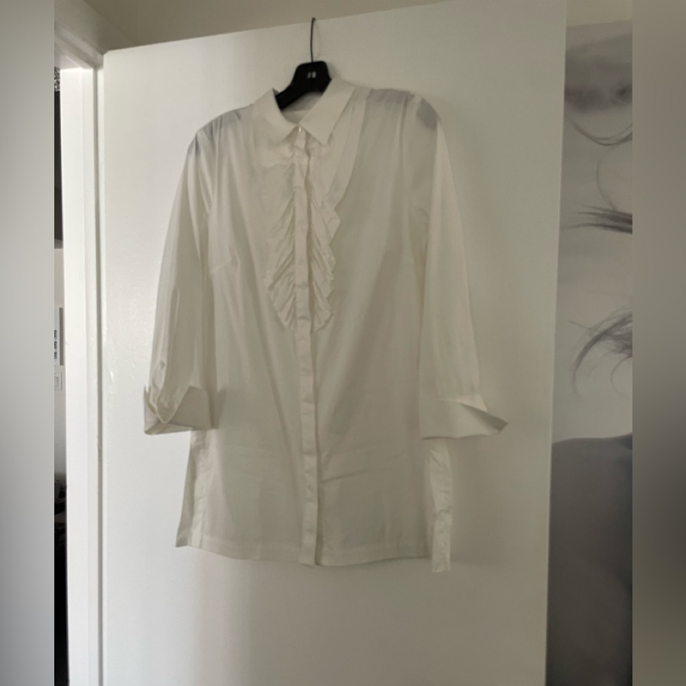CHICO’S white long ruffled shirt in size 1